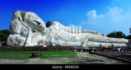 Wat Lokayasutharam, ein buddhistischer Tempel in der Stadt Ayutthaya Historical Park, Thailand Stockfoto
