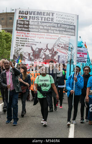 Milton Ernest, UK. 13 Mai, 2017. Aktivisten gegen Immigration Detention besuchen einen Protest außerhalb Yarl's Wood IRC organisiert durch Bewegung für Justic Stockfoto