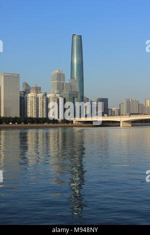 Foto von der Guangzhou International Finance Center auf dem Pearl River in Guangzhou, China Stockfoto