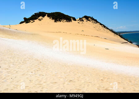 Anzeigen von Carlo Sandblow, einem 15 Hektar großen sandfläche über Rainbow Beach auf der Fraser Coast von Queensland, Australien. Stockfoto