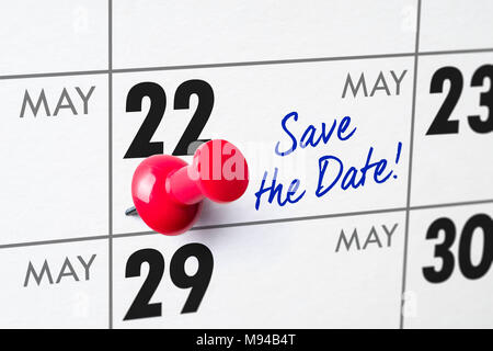 Wandkalender mit einem roten Stift - 22. Mai Stockfoto