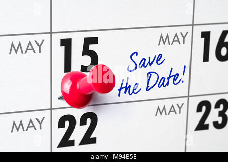 Wandkalender mit einem roten Stift - 15. Stockfoto