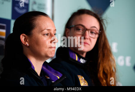 Der Oxford Universität Frauen blau Boot Präsident Katherine Erickson, (rechts) neben Cox Jessica Buck, (links) während einer Pressekonferenz auf der Themse Rudern Club, London. Stockfoto