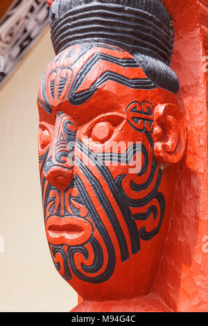 Neuseeland rotorua Neuseeland whakarewarewa Maori carving Facial tattoos Maori tattoo Gesicht Haus der Begegnung wahiao Neuseeland Nordinsel nz Stockfoto