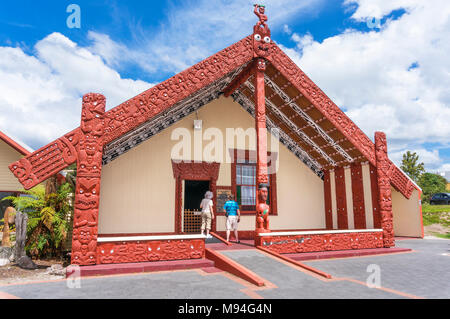 Neuseeland rotorua Neuseeland Whakarewarewa Thermal Village wahaio Meeting House whare tipuna rotorua Neuseeland Nordinsel Neuseeland Ozeanien Stockfoto