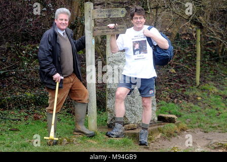 Ehemalige Radio One DJ Mike Lesen Sie an der Quelle der Themse in der Nähe der Themse Head Inn in Cirencester Gloucestershire. Mike ist zu Fuß 184 Kilometer entlang der Themse für zu Fuß für Kid 2018", in der Hilfe von Parkinson UK. Seinem Freund und Kollegen DJ Kid Jensen wurde mit der Parkinson'schen Krankheit diagnostiziert. Full Story John Hawkins 07778 281661 Paul Nicholls07718 152168 www.paulnichollsphotography.com Mit: Mike lesen Wo: Cirencester Gloucestershire, Großbritannien Wann: 19 Feb 2018 Credit: Paul Nicholls/WANN Stockfoto