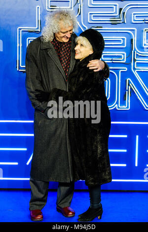 Brian May, Anita Dobson besucht die Europäische Erstaufführung der "Bereit"-Spieler, der auf der VUE West End, den Leicester Square am Montag, den 19. März 2018 stattfand. . Stockfoto