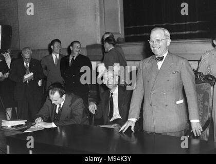 Präsident Harry S. Truman ist alles Lächeln bei einem Besuch in Kansas City kurz nach der Eidesleistung von Office 1945. Stockfoto