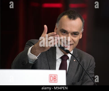 22 März 2018, Deutschland, Berlin: Vorstand der Personenbeförderung, Berthold Huber, auf der Pressekonferenz. Foto: Soeren Stache/dpa Stockfoto