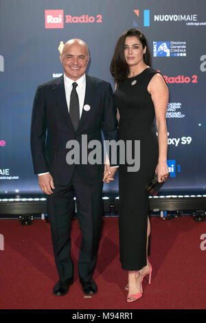 Italien, Rom, 21. März 2018: Promis an den roten Teppich des David di Donatello Movie Awards 2018 abgebildeten Luca Zingaretti und Luisa Ranieri Foto © Fabio Mazzarella/Sintesi/Alamy leben Nachrichten Stockfoto