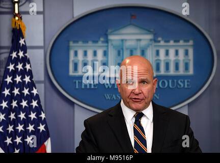 New York, USA. 22 Mär, 2018. Foto an November 2, 2017 zeigt H.R. McMaster auf einer Pressekonferenz im Weißen Haus in Washington, DC, USA spricht. Us-Präsident Donald Trump Twitterte am 22. März 2018, John Bolton, ehemaliger US-Botschafter bei den Vereinten Nationen, wird die allgemeine H.R. McMaster seine neue nationale Sicherheitsberater ersetzen. Credit: Yin Bogu/Xinhua/Alamy leben Nachrichten Stockfoto