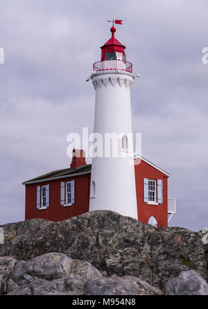 Die Fisgard Leuchtturm am Fort Rodd Hill National Historic Site in Colwood in der Nähe von Victoria, British Columbia, Kanada. Stockfoto