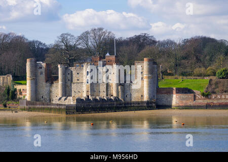 Upnor Castle, eine Festung aus dem 16. Jahrhundert liegt am Fluss Medway in Chatham, Kent Stockfoto