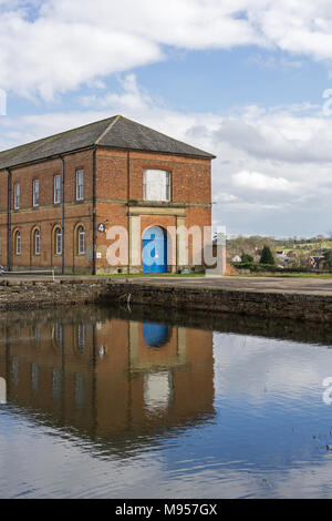 Gebäude der ehemaligen Royal Ordnance Depot, Weedon, Northamptonshire; jetzt für die Leichtindustrie verwendet und vor kurzem im Einzelhandel. Stockfoto