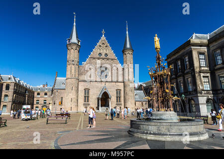 DEN HAAG, Niederlande - 26. MAI 2017: Blick auf den Innenhof oder Binnenhof ein Komplex von Gebäuden im Stadtzentrum von Den Haag am 26. Mai 2017. Es Stockfoto