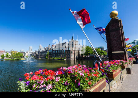 Den Haag, Niederlande - 26. MAI 2017: Blick auf den See Hofvijver im Stadtzentrum von Den Haag am 26. Mai 2017. Es ist die Hauptstadt der Provinz Süd Stockfoto