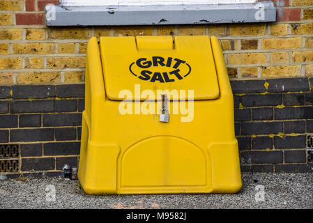 Grit container. Salz bin Stockfoto