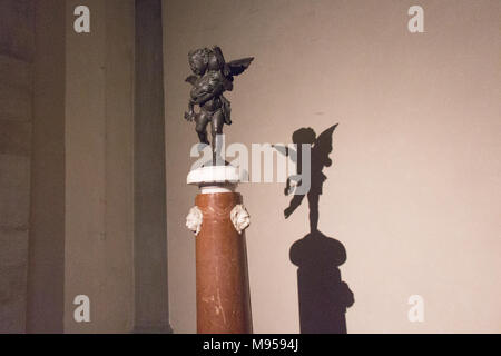 Italien, Florenz - 18. Mai 2017: Die Ansicht der Putto mit Delphin, Statue von Andrea Del Verrocchio auf der Terrasse von Juno im Palazzo Vecchio am 18. Mai Stockfoto