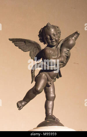 Italien, Florenz - 18. Mai 2017: Die Ansicht der Putto mit Delphin, Statue von Andrea Del Verrocchio auf der Terrasse von Juno im Palazzo Vecchio am 18. Mai Stockfoto