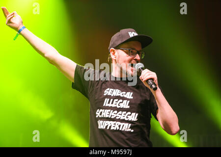 Wetzlar, Deutschland, 3. März, 2018. Honk!, Deutsche Partei Sänger, realer Name Jürgen Kadel, bekannte Hits von Senegal, illegal, Scheissegal, Wuppertal' oder 'Hallo Helmut', die bei der Party event Wetzlarer Hallengaudi 2018. Credit: Christian Lademann Stockfoto
