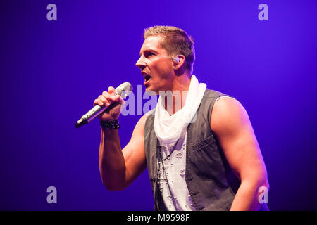 Wetzlar, Deutschland, 3. März, 2018. Norman Langen, Deutschen Schlager Sänger, bekannten Single "Pures Gold", bei Party event Wetzlarer Hallengaudi 2018. Credit: Christian Lademann Stockfoto