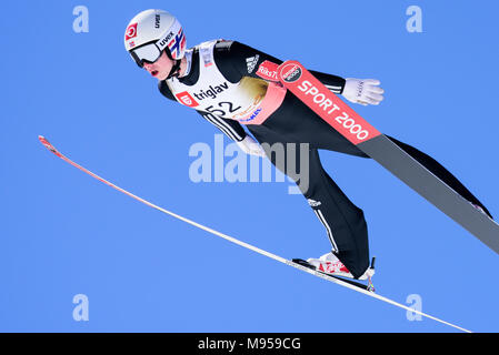 Planica Slowenien. 22 Mär, 2018. Halvor Egner Granerud Norwegen schwebt durch die Luft während der Qualifikation in Planica FIS Skisprung Weltcup Finale am 22. März in Planica, Slowenien 2017. Credit: Rok Rakun/Pacific Press/Alamy leben Nachrichten Stockfoto