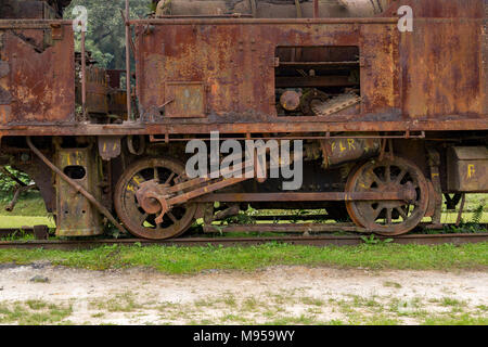 Alten verrosteten Räder und Teile, verlassenen Bahntrasse, Paranapiacaba, Santo Andre, Staat Sao Paulo, Brasilien Stockfoto