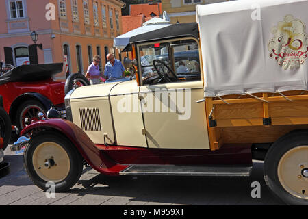 Kroatien SAMOBOR, 17. JULI 2011: Peugeot 201 Pick-up-Truck,'' 14. Oldtimer Rallye'' in Samobor, Kroatien Stockfoto