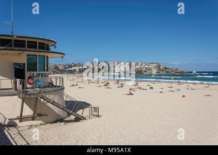 Lifeguard station am Bondi Beach, Sydney, New South Wales, Australien Stockfoto