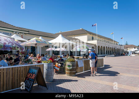 Üppige auf Bondi Cafe Restaurant am Bondi Pavilion, Bondi Beach, Sydney, New South Wales, Australien Stockfoto