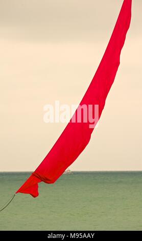 Dieppe International Kite Festival zeigen Künstler und Drachen auf dem jährlichen Festival am Strand statt. Stockfoto