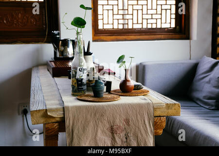 Shanghai, China - 8. August 2016: Einrichtung von Vintage Style chinesisches Restaurant Stockfoto