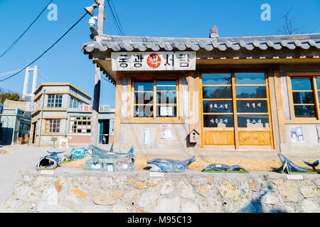 Ulsan, Korea - Februar 9, 2017: alte Architektur und Straße in Jangsaengpo Dorf von 1960 s bis 70 s Stockfoto