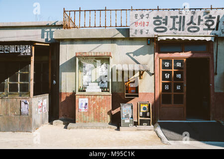 Ulsan, Korea - Februar 9, 2017: alte Architektur und Straße in Jangsaengpo Dorf von 1960 s bis 70 s Stockfoto