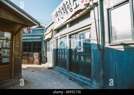 Ulsan, Korea - Februar 9, 2017: alte Architektur und Straße in Jangsaengpo Dorf von 1960 s bis 70 s Stockfoto