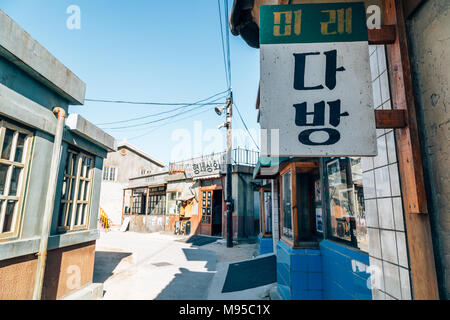 Ulsan, Korea - Februar 9, 2017: alte Architektur und Straße in Jangsaengpo Dorf von 1960 s bis 70 s Stockfoto