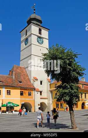 Sibiu, Siebenbürgen, Rumänien. Piata Mare (Quadrat) Ratturm (Turnul Sfatului - 1588) Stockfoto