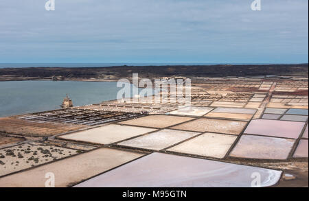 Gruppe Tour an den Salinas de Janubio Salinen, Lanzarote, Kanarische Inseln, Spanien Stockfoto
