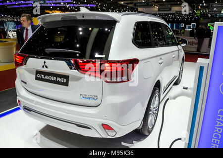 Genf, Schweiz - 7. MÄRZ 2018: Mitsubishi Outlander PHEV-Plug-In-Hybrid-SUV Auto auf dem 88. Internationalen Automobilsalon in Genf präsentiert. Stockfoto