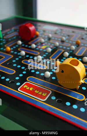 Eine alte Pac Man Spiel abgebildet auf Anzeige in Chichester, West Sussex, UK. Stockfoto