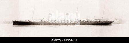 1889 Foto - RMS Teutonic - aus einem Album mit Bildern zum Start des Schiffes, das von Harland und Wolff in Belfast für die White Star Line gebaut wurde - später, um als Besitzer der Titanic Bekanntheit zu erlangen. Das Album zeigt Innenräume des Schiffes, Besatzungsmitglied, Probefahrten, inklusive Besuch des deutschen Kaiser und Prinz von Wales an Bord, sowie viele Bilder anderer Besucher. Dieses Bild - Teutonic in der Mersey Stockfoto