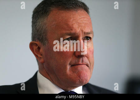 Auf 0001 Embargo Freitag März 23 Conor Murphy bei Sinn Feins Parliament Buildings in Stormont, Belfast, wo er deckte pädophilen Priesters Malachy Finnegan ihn physisch missbraucht als Schüler und versuchte, ihn zu pflegen. Stockfoto