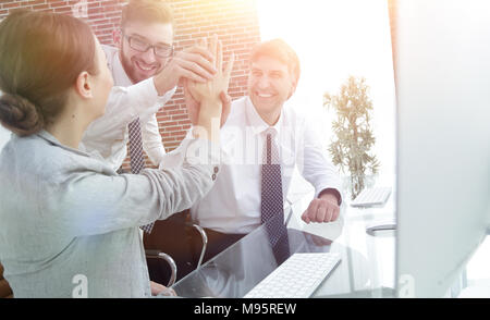 Business Team 'makes Fünf" als Zeichen des Erfolgs Stockfoto