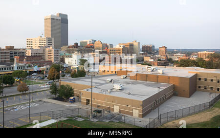 Am späten Nachmittag Sonnenuntergang Luftaufnahme lange Panoramablick Omaha Nebraska Stockfoto