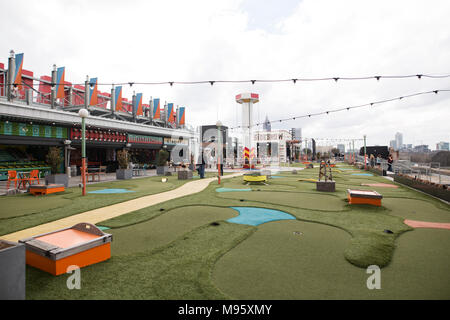 Skyline Park auf dem Dach der Ponce City Market in Atlanta, Georgia. Stockfoto