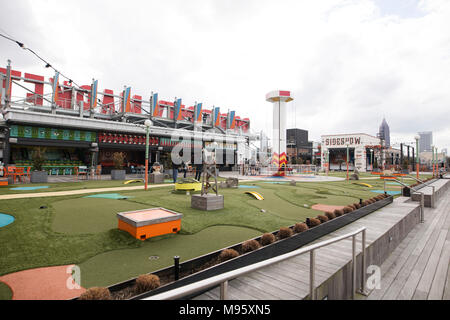 Skyline Park auf dem Dach der Ponce City Market in Atlanta, Georgia. Stockfoto