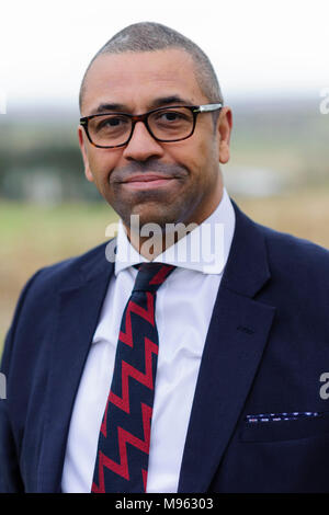 James Spencer geschickt TD VR-MP (4. September 1969) ist ein britischer Politiker der Konservativen Partei und Armee Reserve Officer. Stockfoto