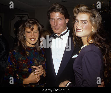 Washington, DC., Oktober, 1987 Dana Charles Morosini, aktuelle Freundin von Christopher Reeve, und Brooke Shields in der Demokratischen Partei Fundraiser in Washington DC. Morosini und Reeve erhalten im Jahr 1992 verheiratet. Credit: Mark Reinstein/MediaPunch Stockfoto