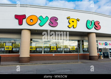 Schließung signage auf einem Toys R Us Store in Lincoln, Lincolnshire, Großbritannien - 22. März 2018 Stockfoto