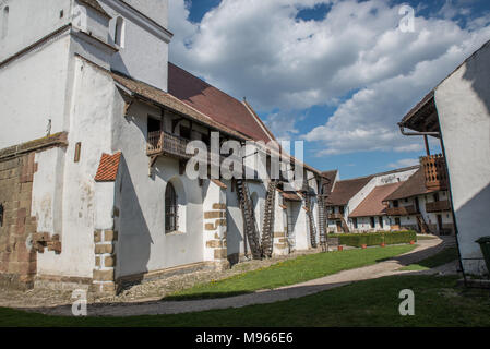 Holzleitern bei Harman Wehrkirche, Siebenbürgen, Rumänien Stockfoto